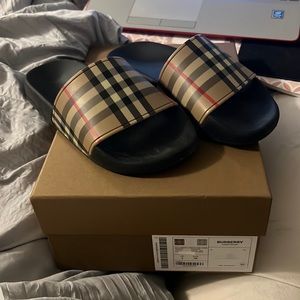 Burberry slides size 36
